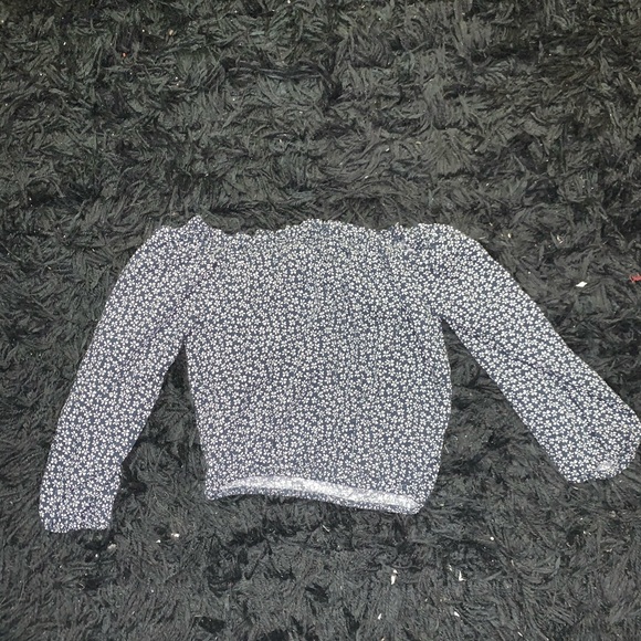 Brandy Melville Off the Shoulder - Picture 3 of 5